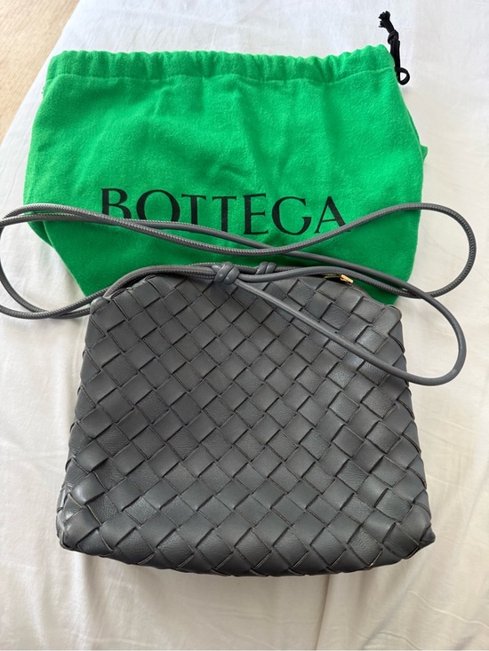 Bottega Veneta Handbags - Bottega Veneta Intreciatto Loop Crossbody bag in Grey